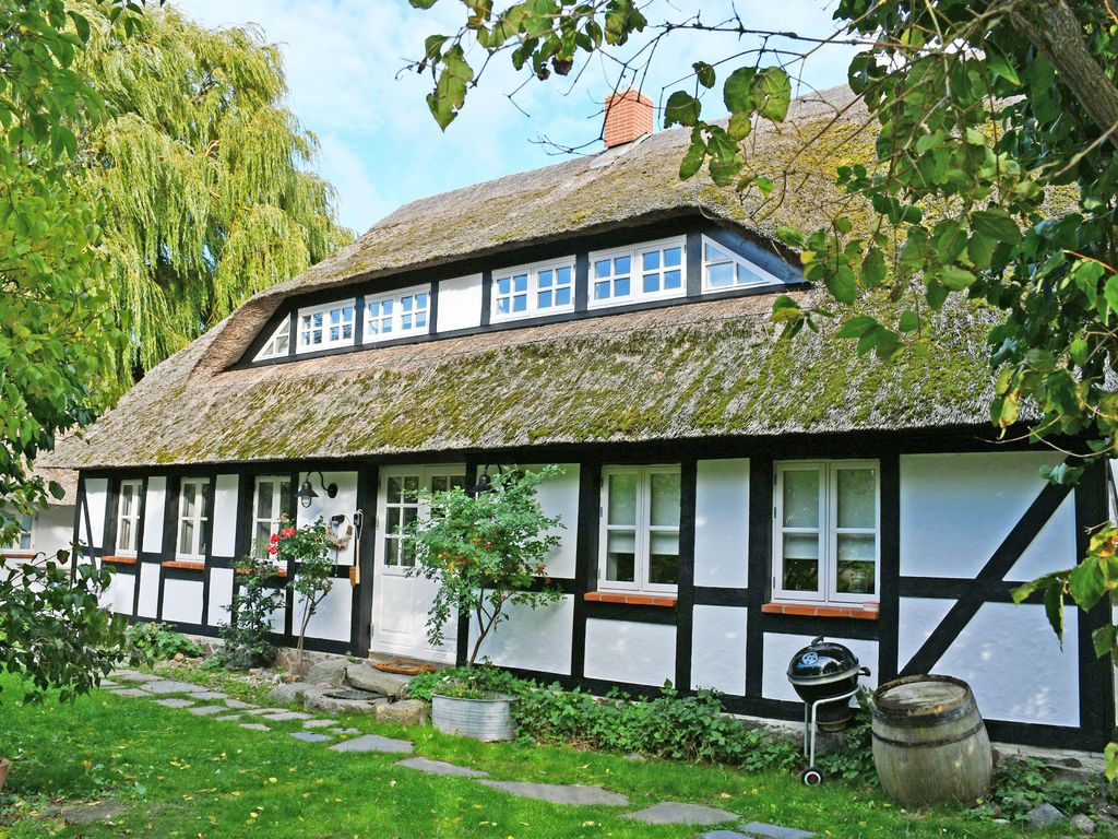 Mönchguter Ferienhaus unterm Reetdach mit Kamin und Sauna detail 3