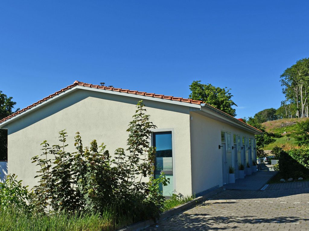Haus Carl - Ferienwohnungen mit Kamin im Ostseebad Sellin detail 1