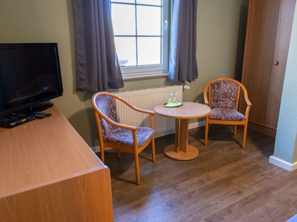 1 - Doppelzimmer - Pension Zur Wittower Fähre detail 3