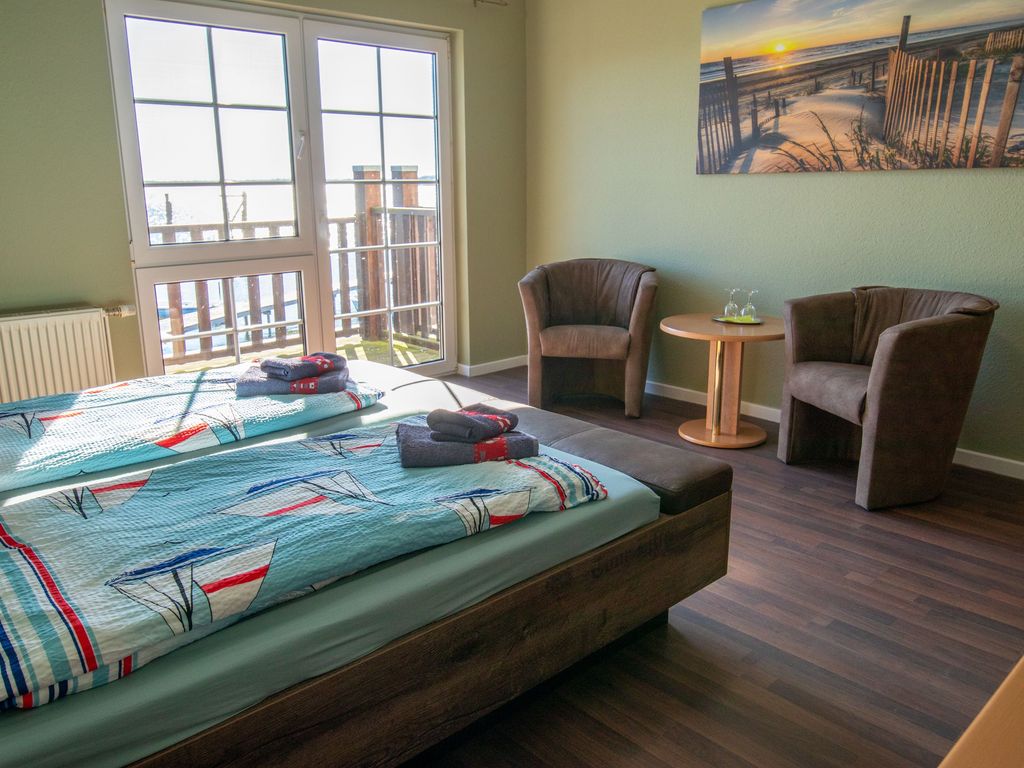 5 - Doppelzimmer - Pension Zur Wittower Fähre detail 2
