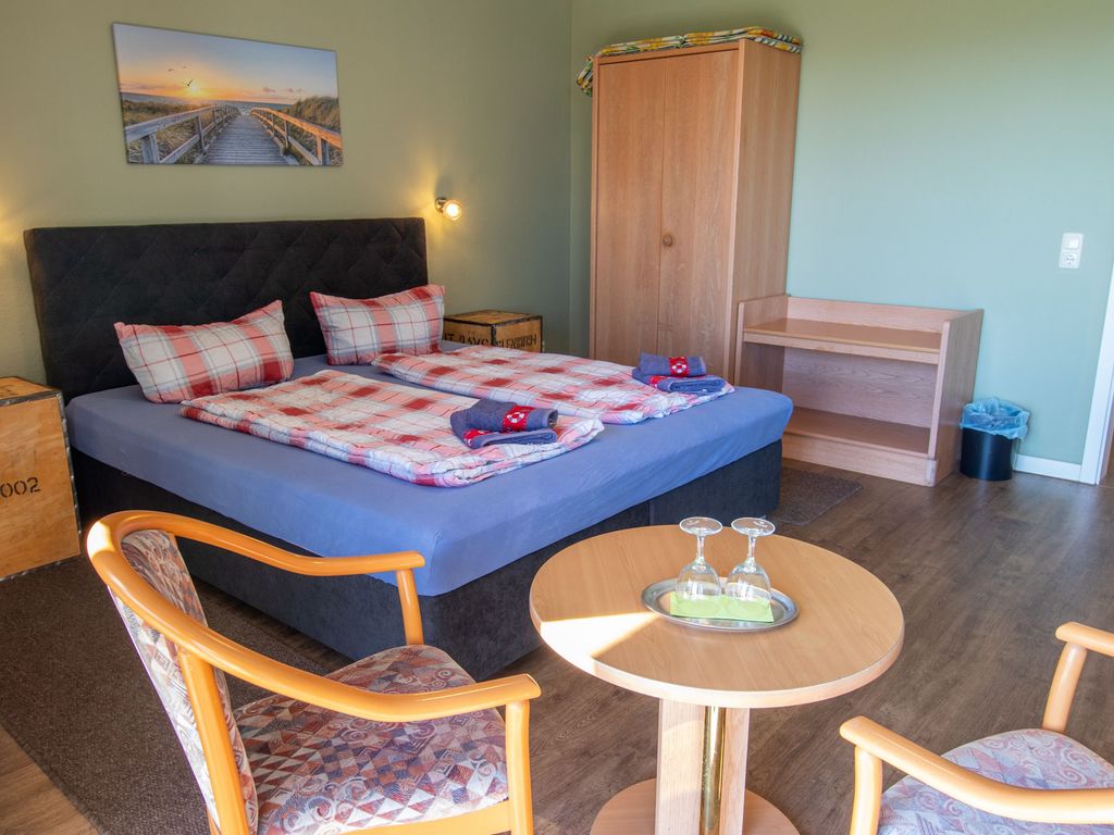 3 - Doppelzimmer - Pension Zur Wittower Fähre detail 2