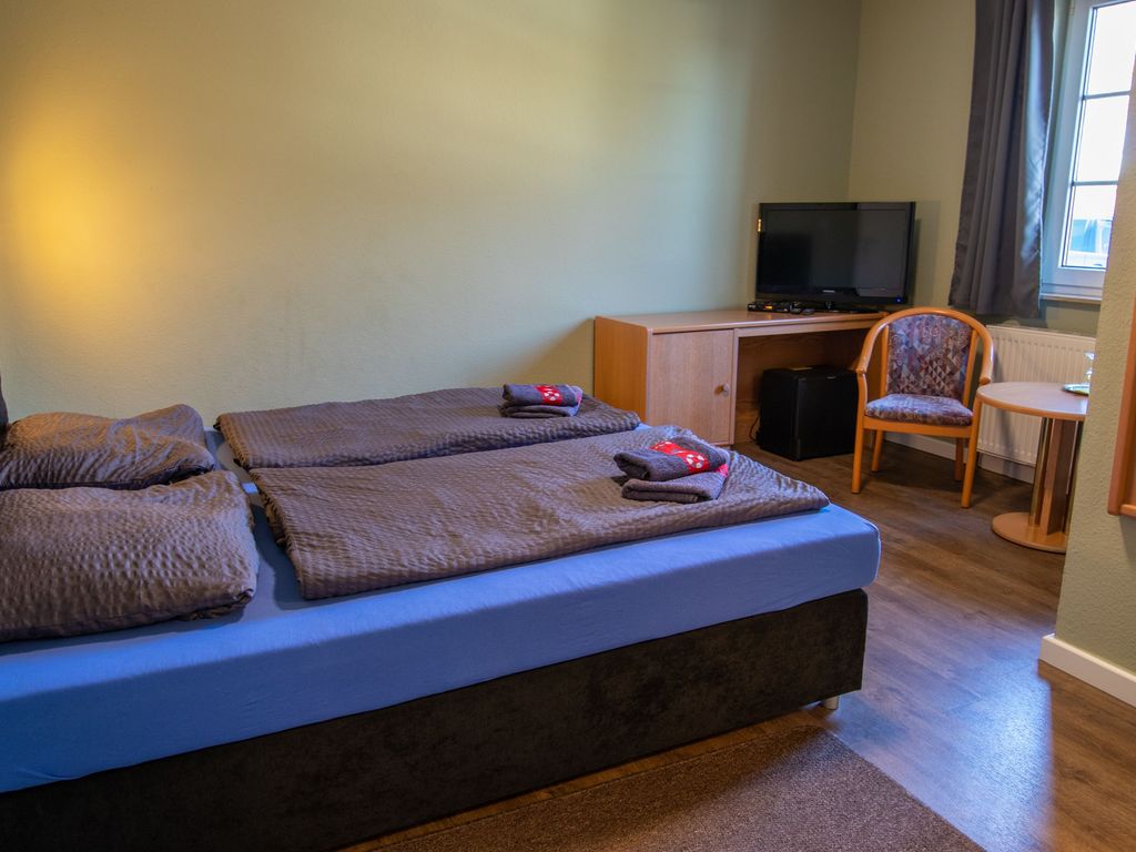 1 - Doppelzimmer - Pension Zur Wittower Fähre detail 2