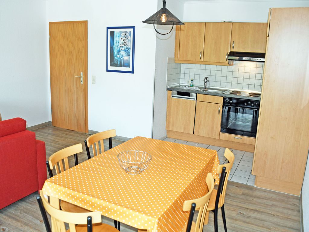 16 schöne 3-Raum-Ferienwohnung mit Balkon - Appartementhaus mit Balkon und Wellnesslanlage (HM-10-18) detail 1