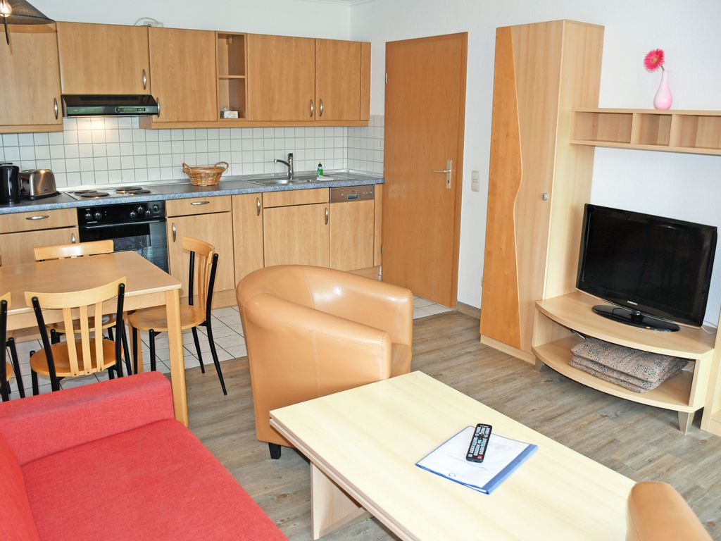 14 schöne 3-Raum-Ferienwohnung mit Balkon - Appartementhaus mit Balkon und Wellnesslanlage (HM-10-18) detail 1
