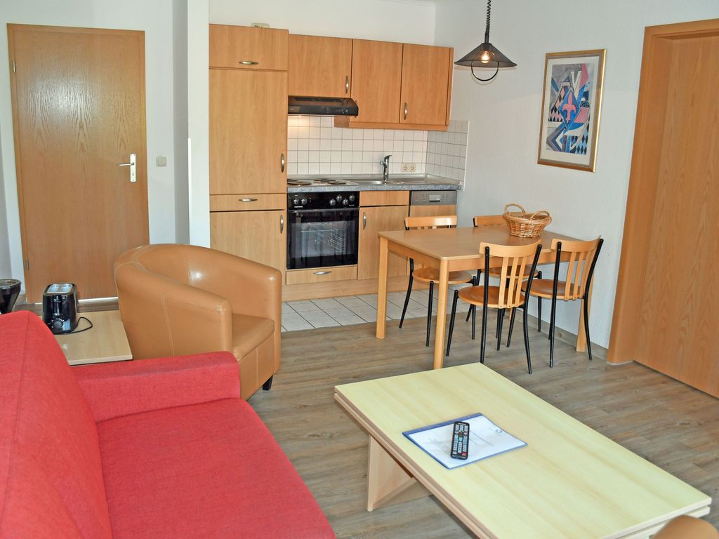13 schöne 3-Raum-Ferienwohnung mit Balkon - Appartementhaus mit Balkon und Wellnesslanlage (HM-10-18) detail 2