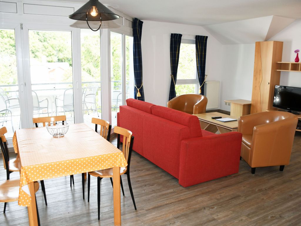 16 schöne 3-Raum-Ferienwohnung mit Balkon - Appartementhaus mit Balkon und Wellnesslanlage (HM-10-18)