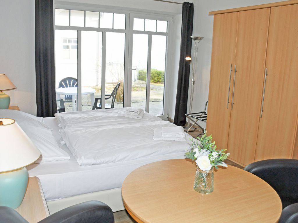 04 schöne 1-Raum-Fewo tlw. Seeblick, Strandlage mit Terrasse - Appartementhaus am Strand m. Balkon Göhren (OR 01-09) detail 2