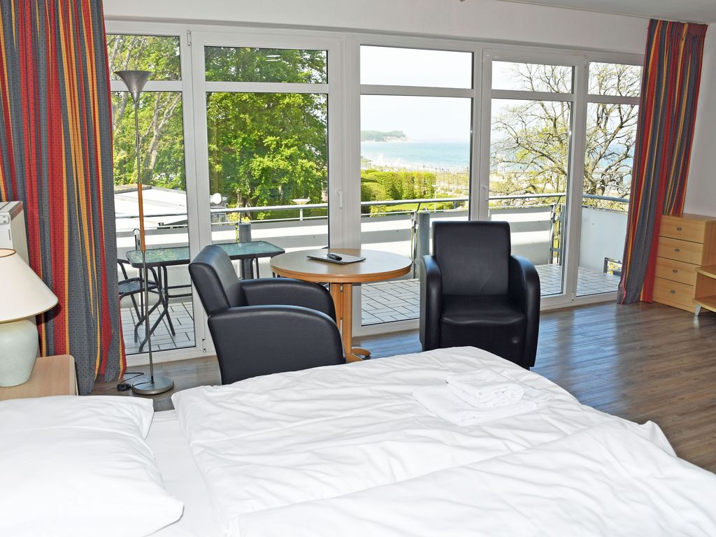 18 schöne 1-Raum-Fewo mit Seeblick, Strandlage mit Balkon - Appartementhaus am Strand m. Balkon Göhren (OR 10-18) detail 2