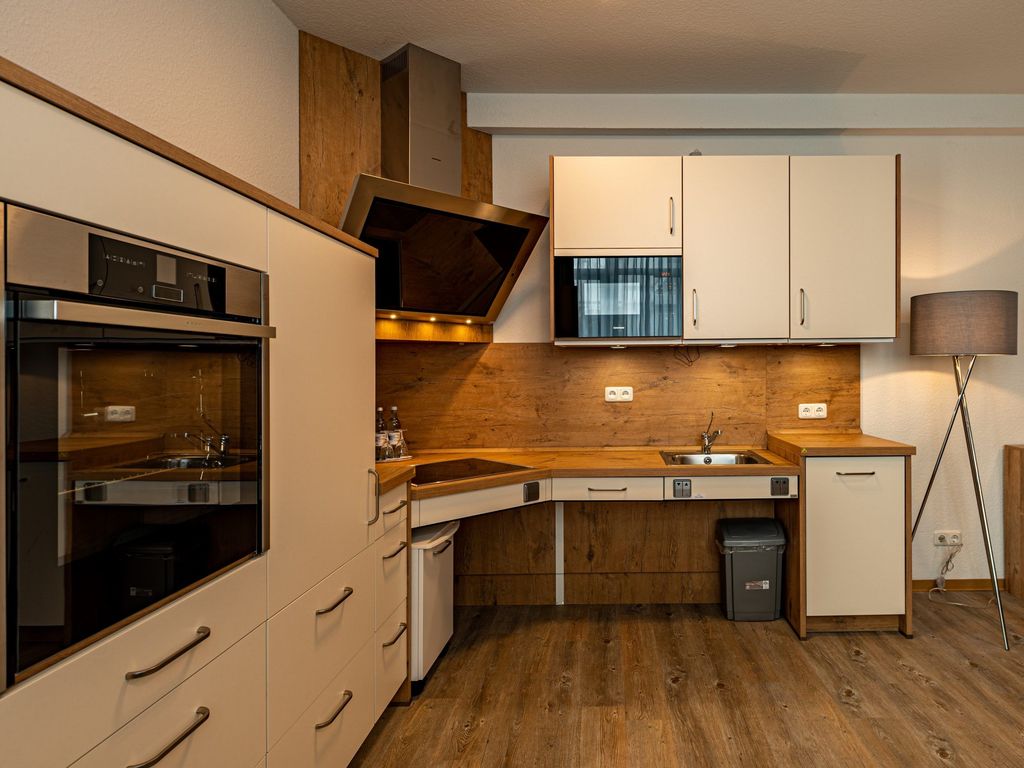 schöne 3-Raum-Ferienwohnung mit Terrasse (Albatros) - Appartementhaus mit Balkon und Wellnesslanlage (HM-ADL) detail 1