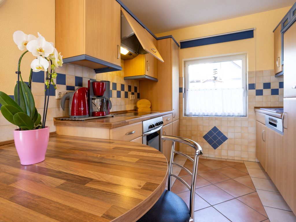 Ferienhaus 02 mit Kamin und Terrasse
