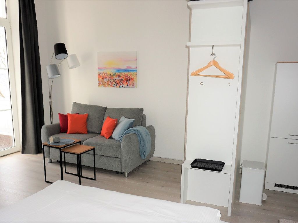 FeWo Nr.1 > 1-Zimmer-Ferienwohnung - Villa Azur - Meerblick - Sassnitz auf Rügen detail 2