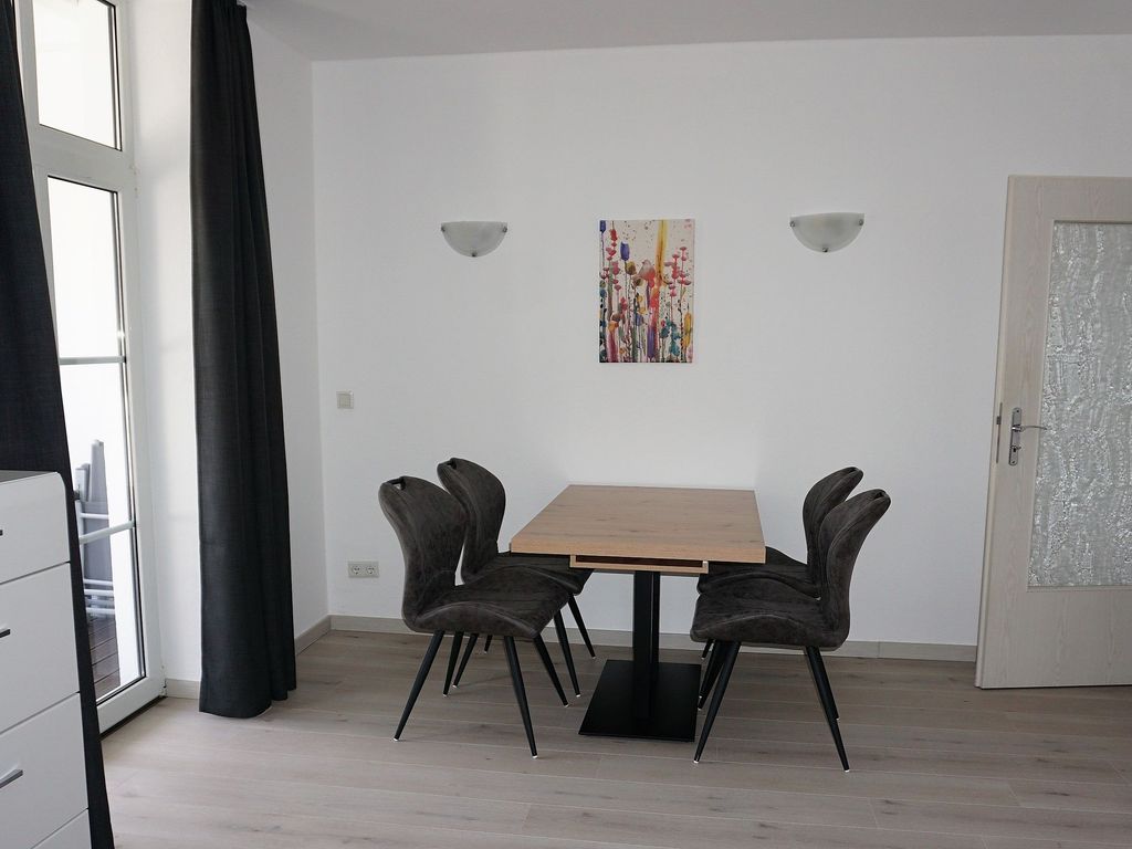FeWo Nr.7 > 3-Zimmer-Ferienwohnung - Villa Azur - Meerblick - Sassnitz auf Rügen detail 2
