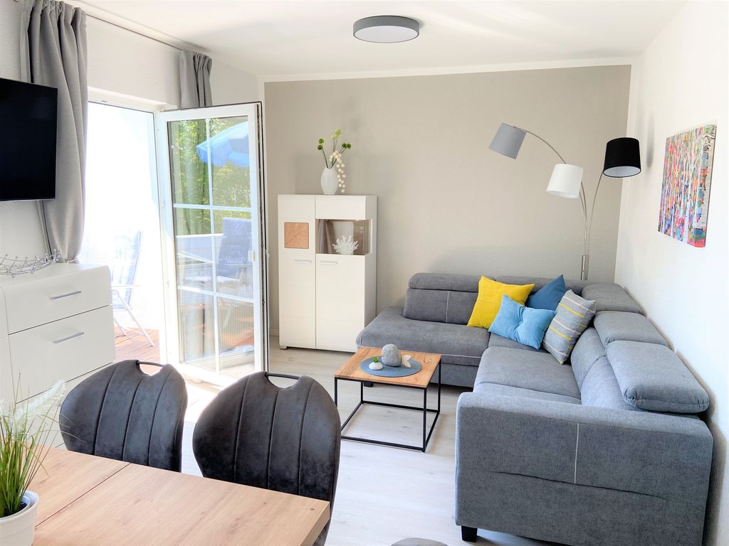 FeWo Nr.6 > 3-Zimmer-Ferienwohnung - Villa Azur - Meerblick - Sassnitz auf Rügen detail 1