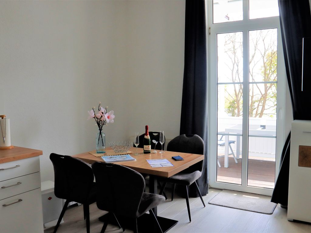 FeWo Nr.2 > 2-Zimmer-Ferienwohnung - Villa Azur - Meerblick - Sassnitz auf Rügen detail 3
