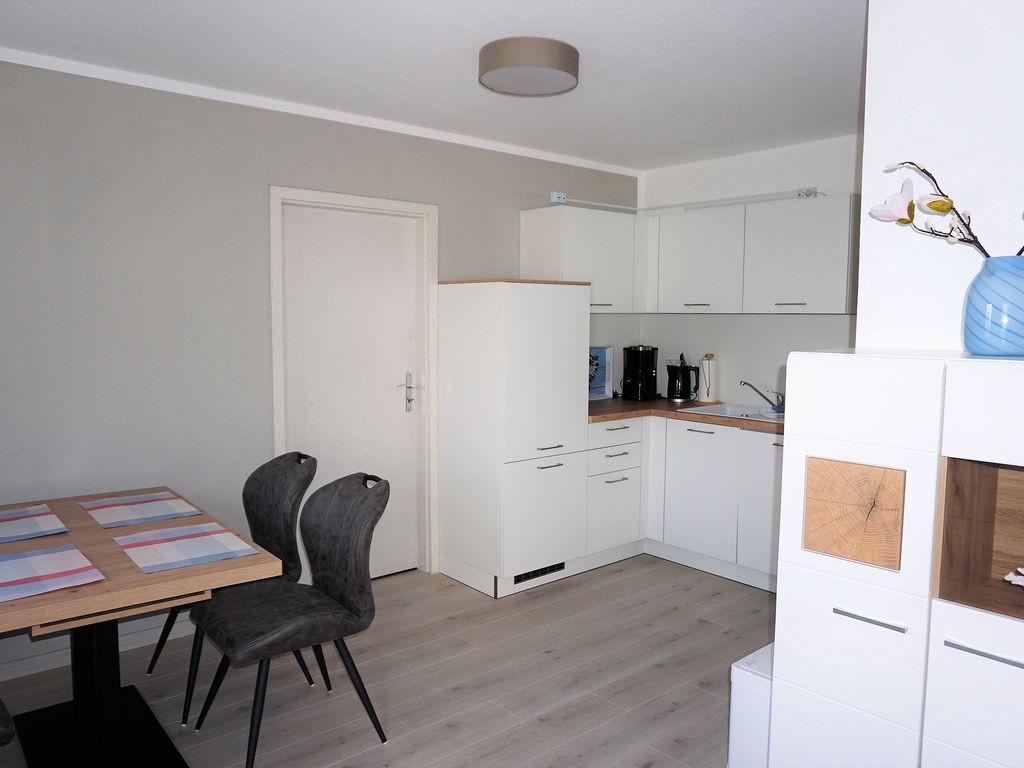 FeWo Nr.5 > 2-Zimmer-Ferienwohnung - Villa Azur - Meerblick - Sassnitz auf Rügen detail 2