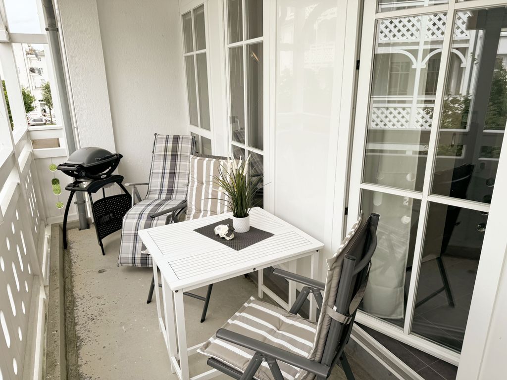 F: Seepark Sellin - Haus Mönchgut Whg 624 mit Balkon detail 3