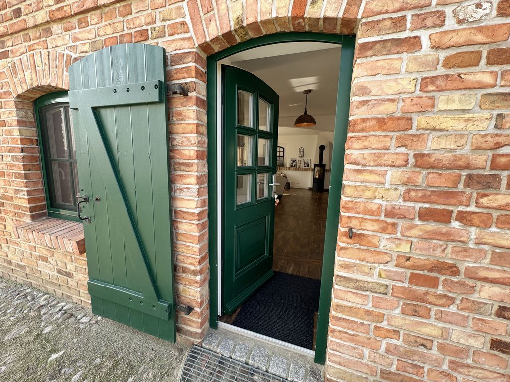 MR: Doppelhaushälfte Uns Kathus mit Terrasse & Kamin detail 3