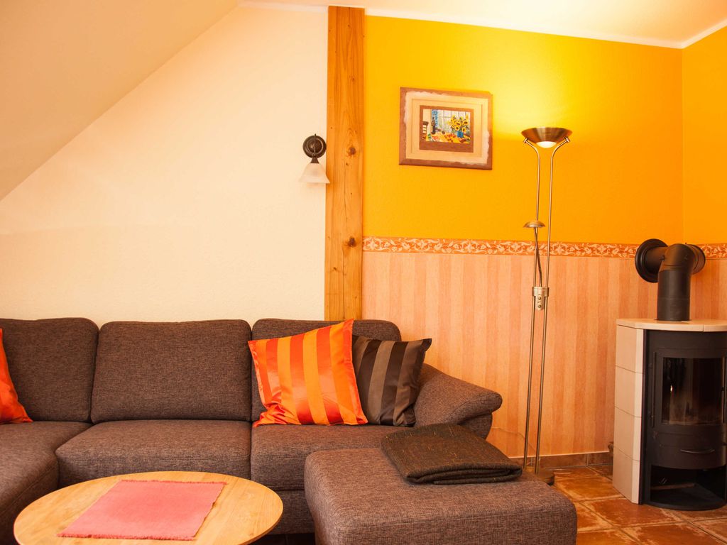 Nr. 3 Appartement mit Kamin - Ferienwohnungen im Landhaus am Deich mit großem Garten detail 1