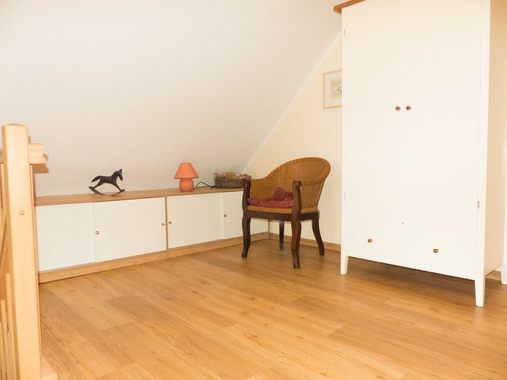 Nr. 5 Ferienwohnung - Ferienwohnungen im Landhaus am Deich mit großem Garten detail 1