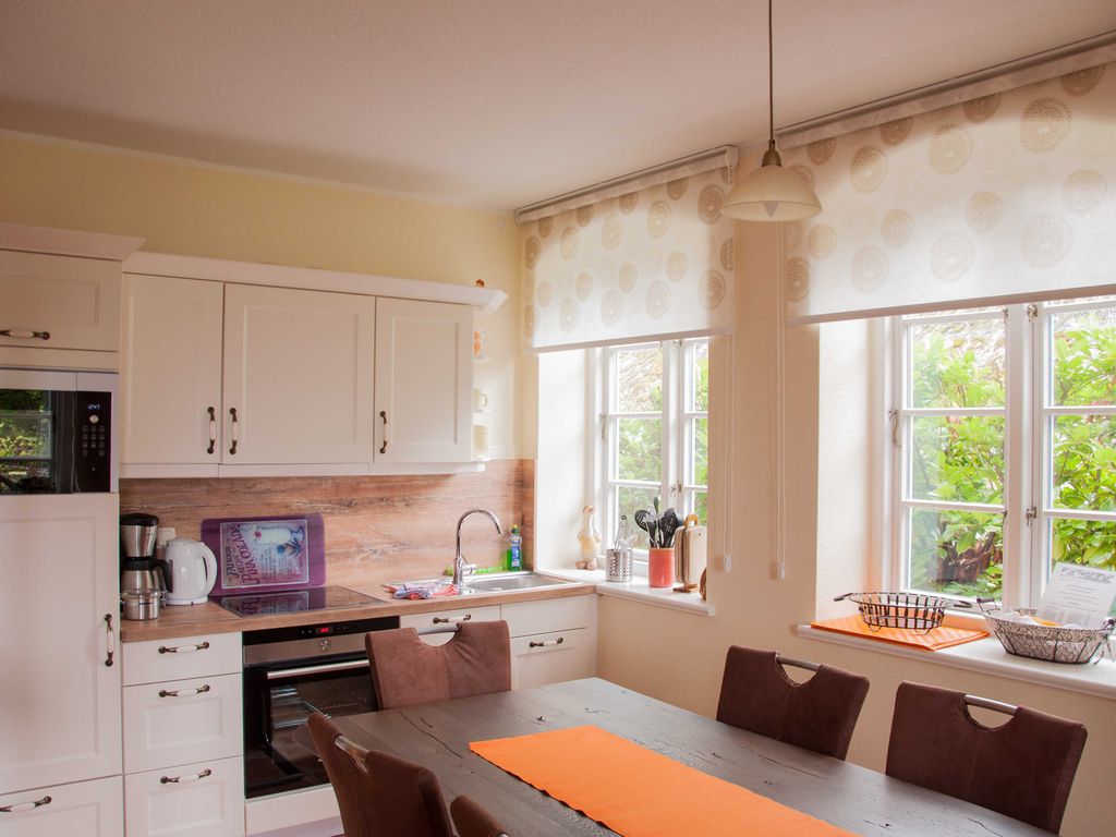Nr. 1 Ferienwohnung mit Kamin - Ferienwohnungen im Landhaus am Deich mit großem Garten detail 1