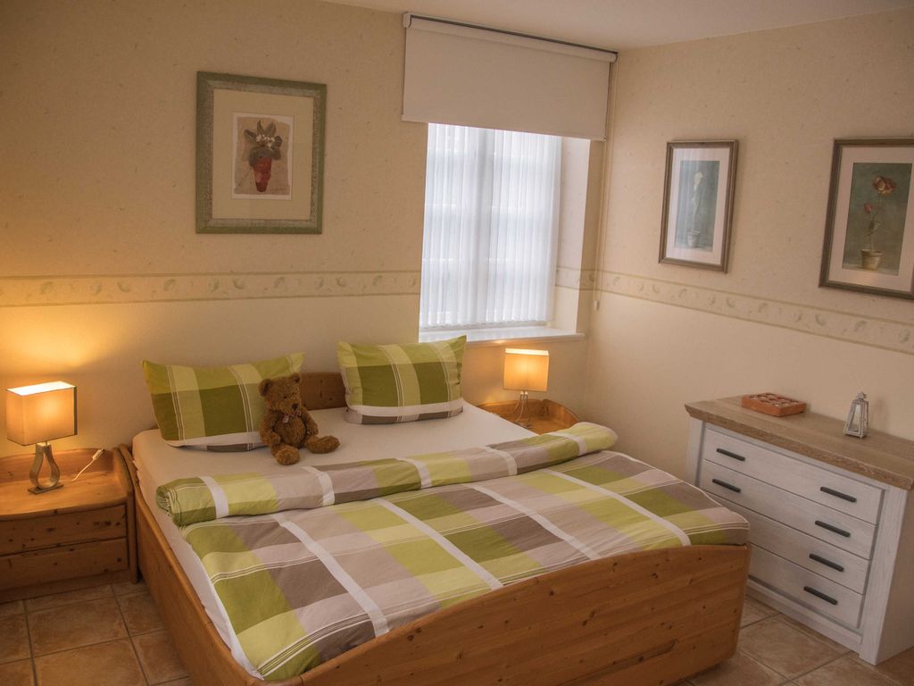 Nr. 1 Ferienwohnung mit Kamin - Ferienwohnungen im Landhaus am Deich mit großem Garten detail 3