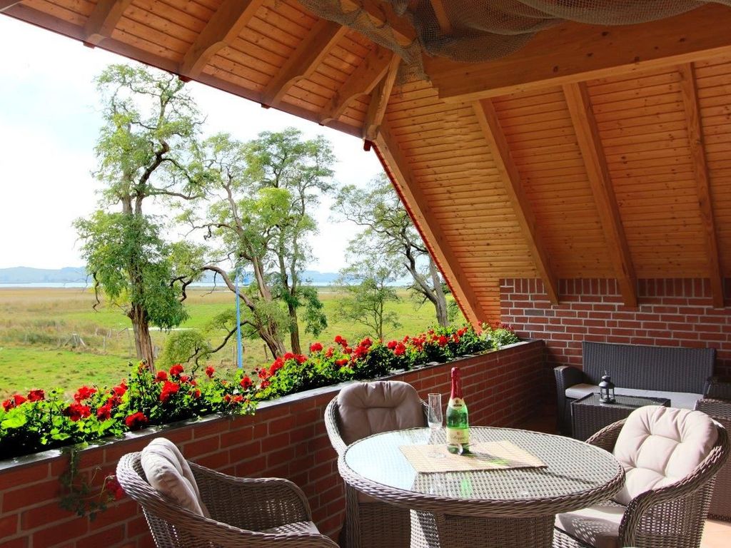 Ferienwohnung mit Balkon und Kamin Störtebeker - schöne Ferienwohnungen mit Terrasse/Balkon u. Sauna detail 2