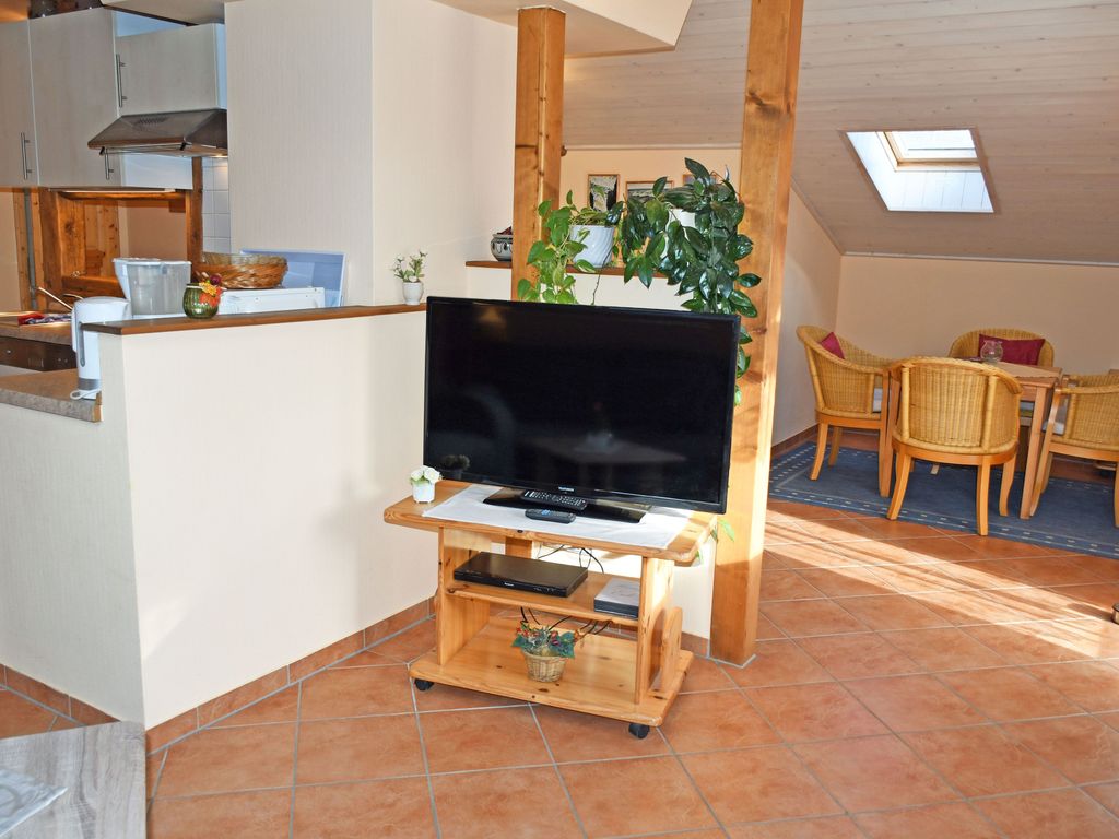 Ferienwohnung mit Balkon und Kamin Bernstein - Ferienwohnungen mit Kamin und Blick zum Selliner Seepark detail 2