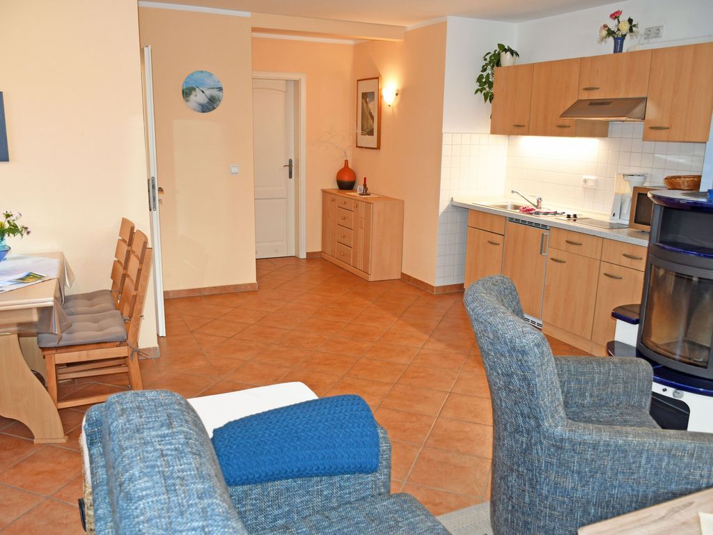 Ferienwohnung mit Balkon und Kamin Hühnergott - Ferienwohnungen mit Kamin und Blick zum Selliner Seepark detail 3