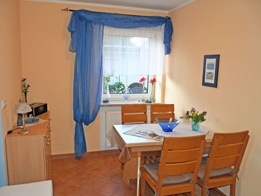 Ferienwohnung mit Balkon und Kamin Hühnergott - Ferienwohnungen mit Kamin und Blick zum Selliner Seepark detail 4