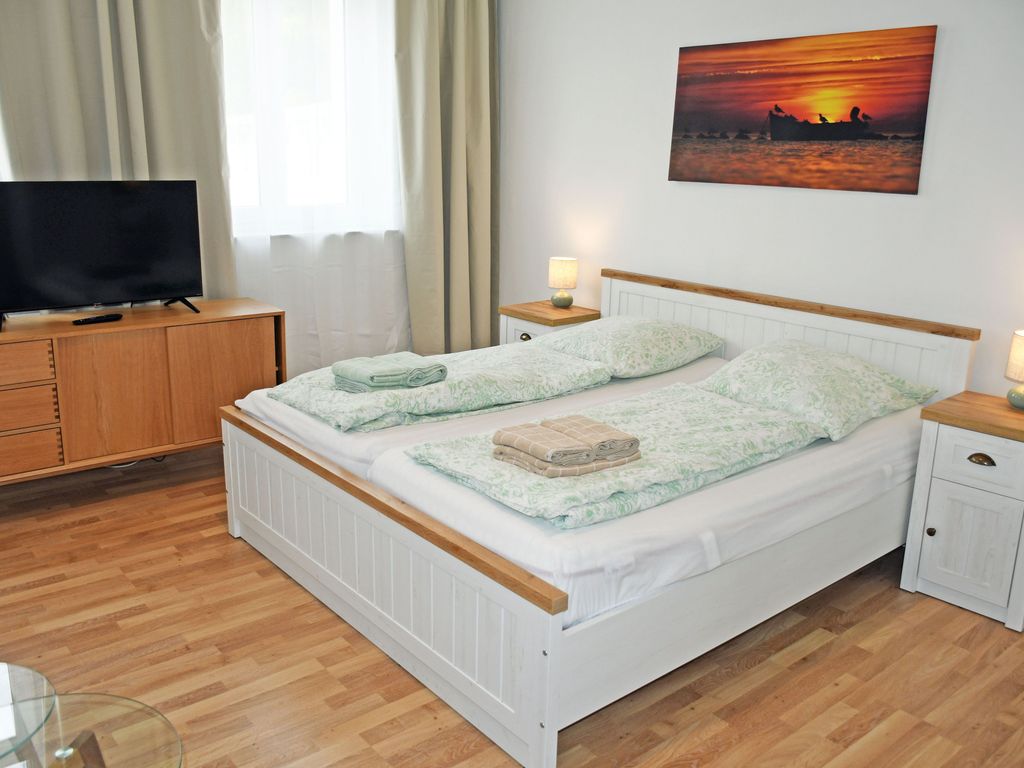10 2-Raum-Ferienwohnung mit Balkon