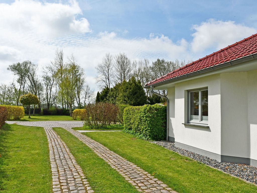 schöne Ferienwohnungen mit Terrasse im Zentrum von Rügen detail 4
