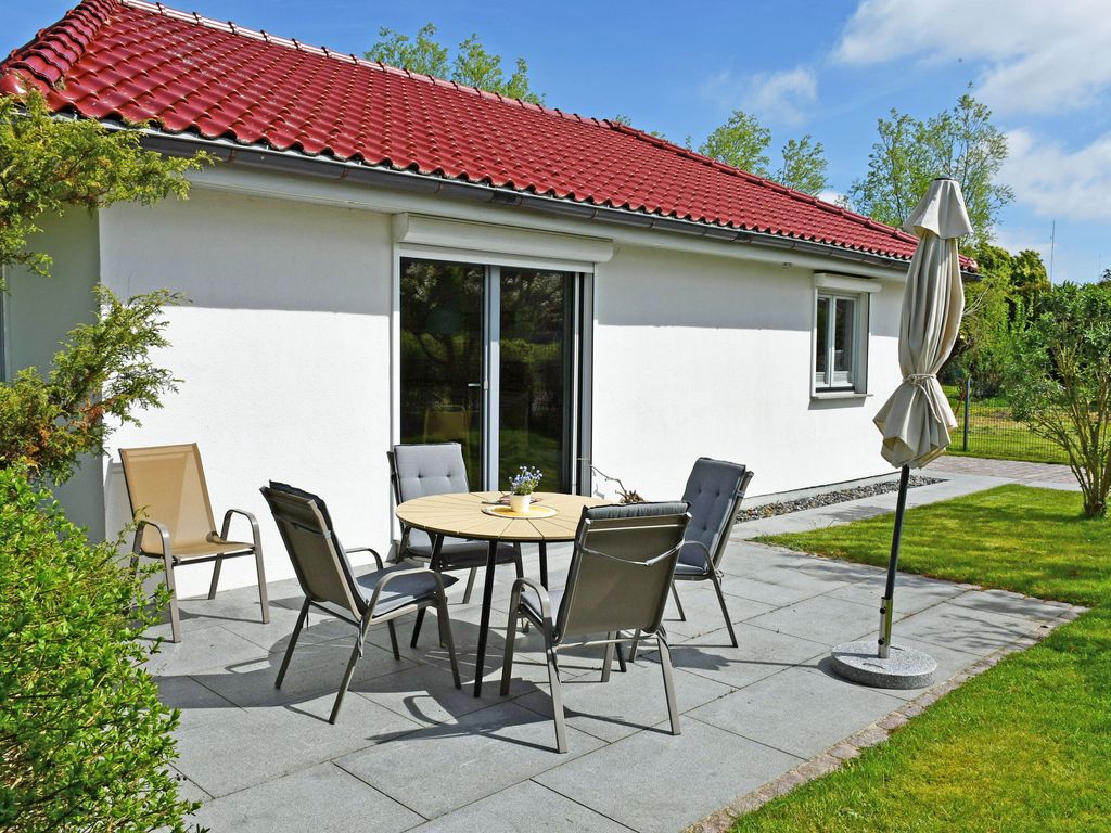 Ferienhaus mit Sauna u. Terrasse im Zentrum von Rügen detail 1