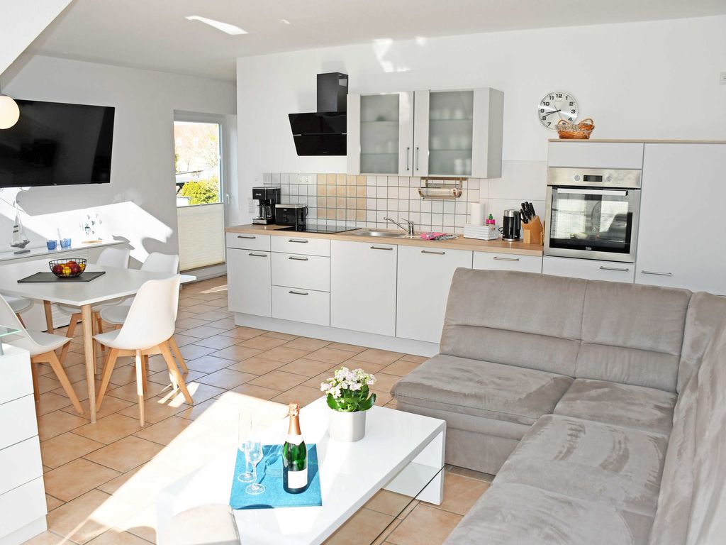 02 Fereinwohnung mit Terasse OG Dranske - schöne Ferienwohnungen in Dranske auf dem Windland! detail 2