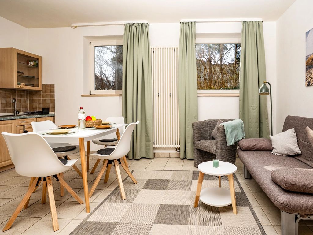 Fewo 1 Himmelblau: Modernes Studio in Binz, Strandnah