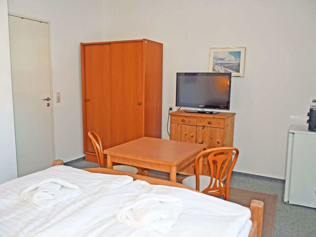 Doppelzimmer 40 - Appartementhaus Sellin in Stil der Bäderarchitektur detail 3
