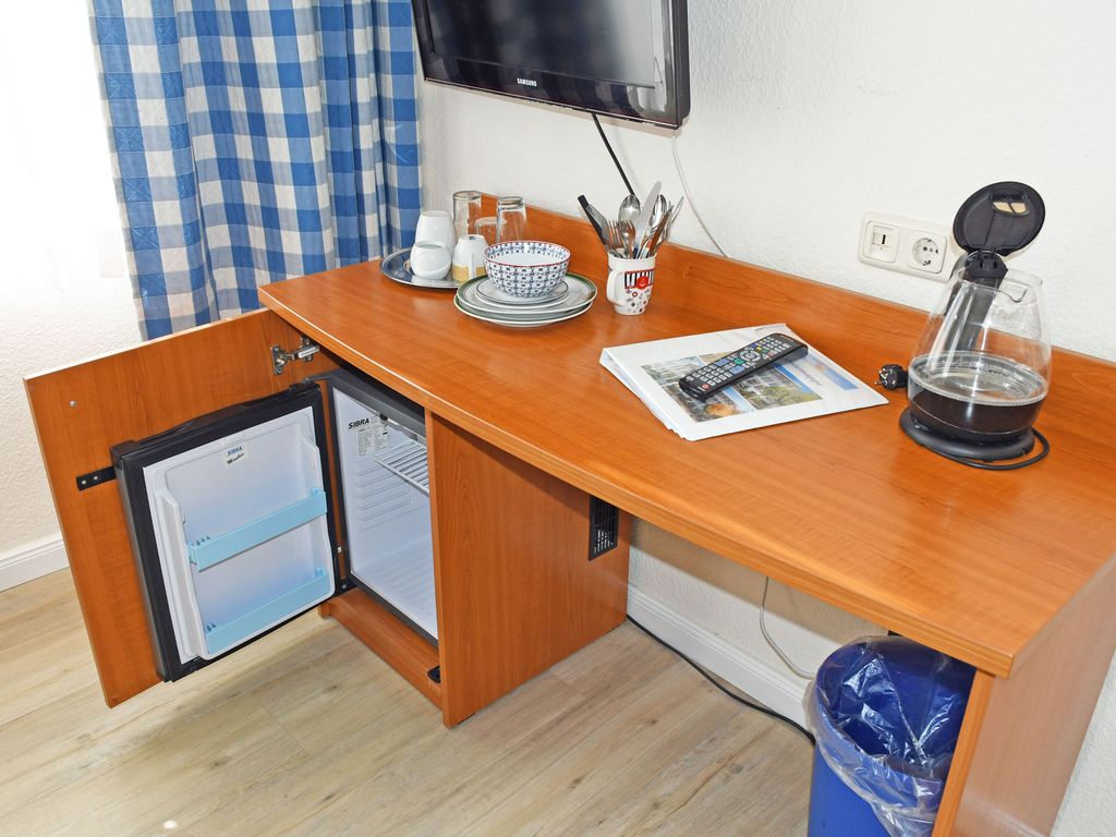 Doppelzimmer 11 - Appartementhaus Sellin in Stil der Bäderarchitektur detail 3