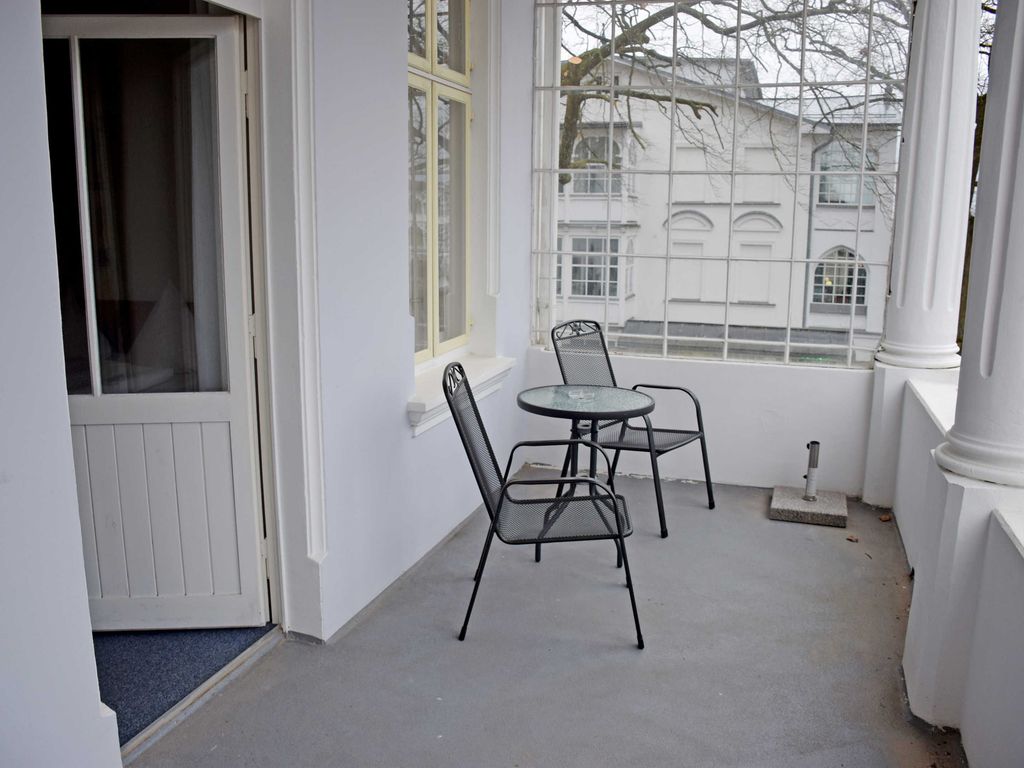 Doppelzimmer Balkon 13 - Appartementhaus Sellin in Stil der Bäderarchitektur detail 4