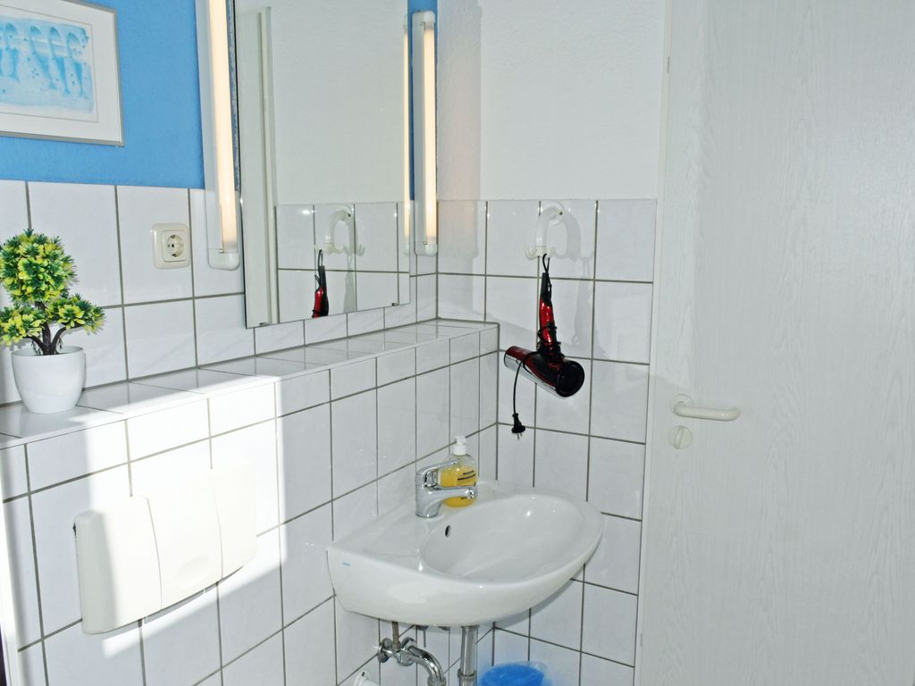 Einzelzimmer 03 - Appartementhaus Sellin in Stil der Bäderarchitektur detail 4