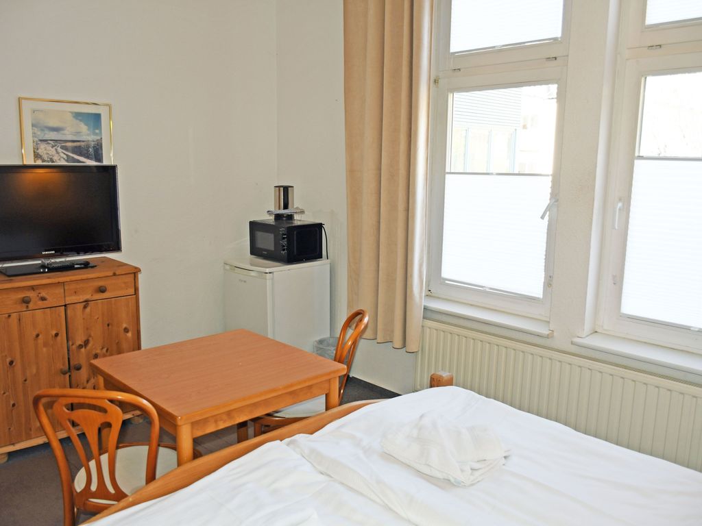 Doppelzimmer 40 - Appartementhaus Sellin in Stil der Bäderarchitektur detail 2