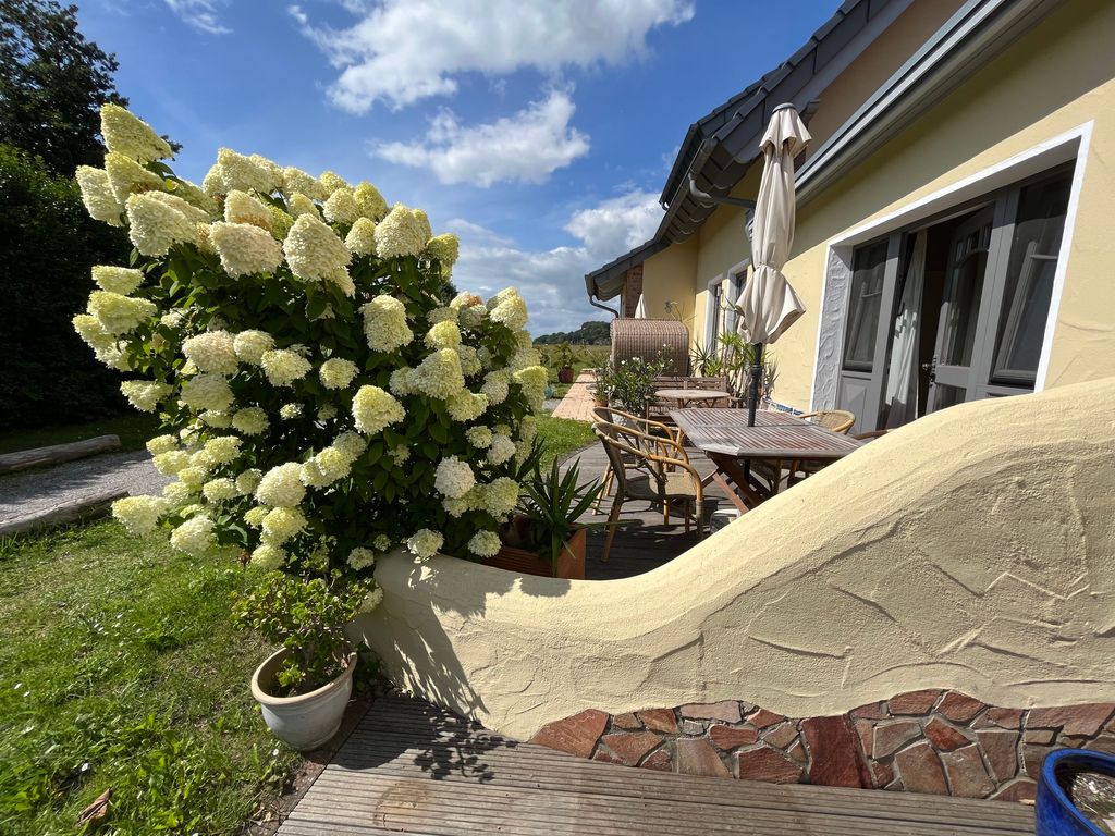 Ferienwohnungen am Selliner See mit Terrassen detail 1