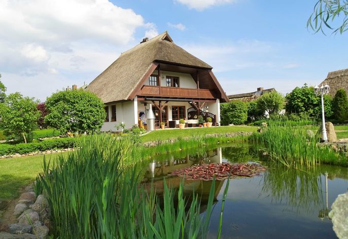Land FeWo am Teich- Reet gedeckt/Ostseenah /bei Binz