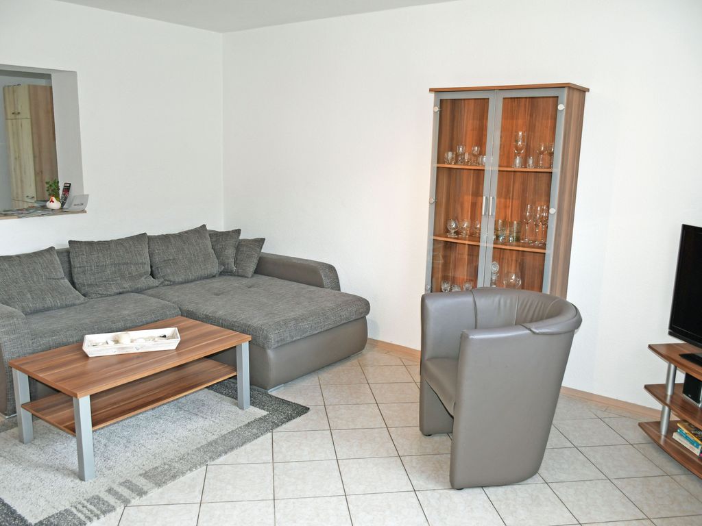 01 Ferienappartement Sehlen mit Terrasse (6 Betten) - Ferienappartements auf Rügen mit Terrasse detail 1