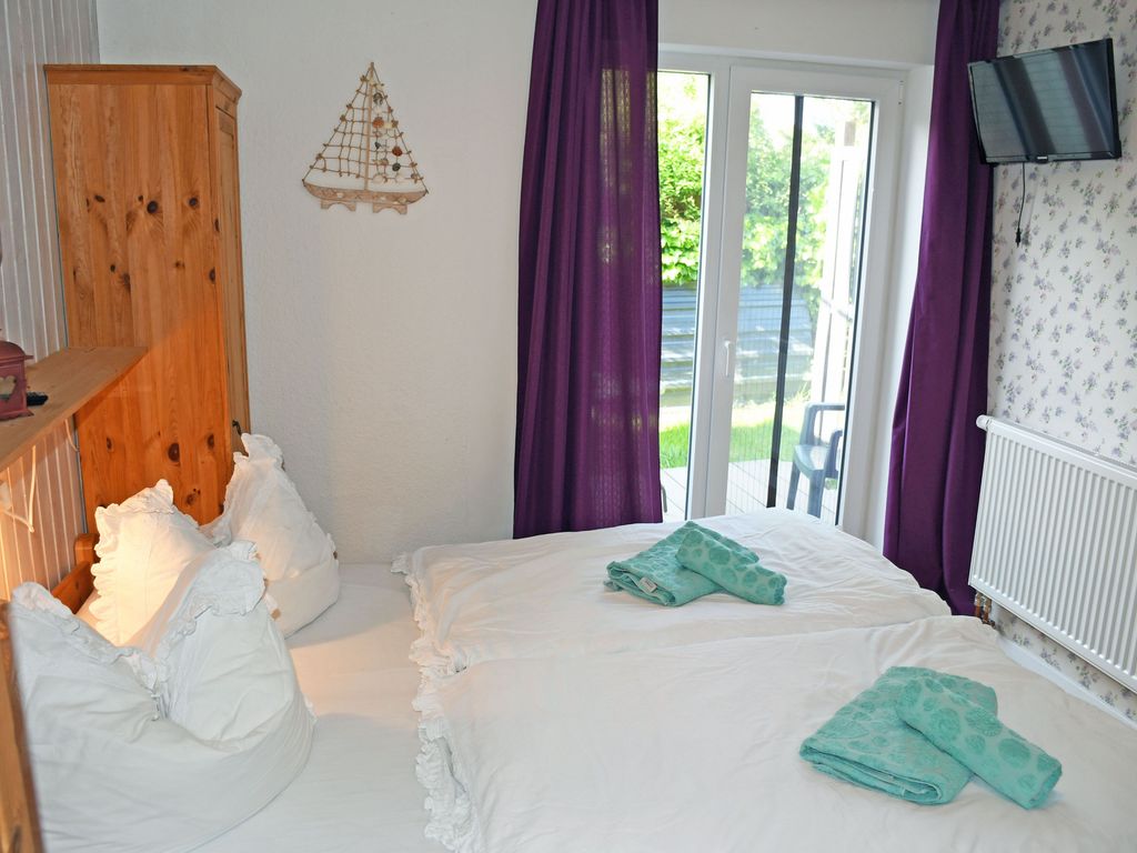 02 Doppelzimmer mit Terrasse - Pension im Seebad Breege detail 1