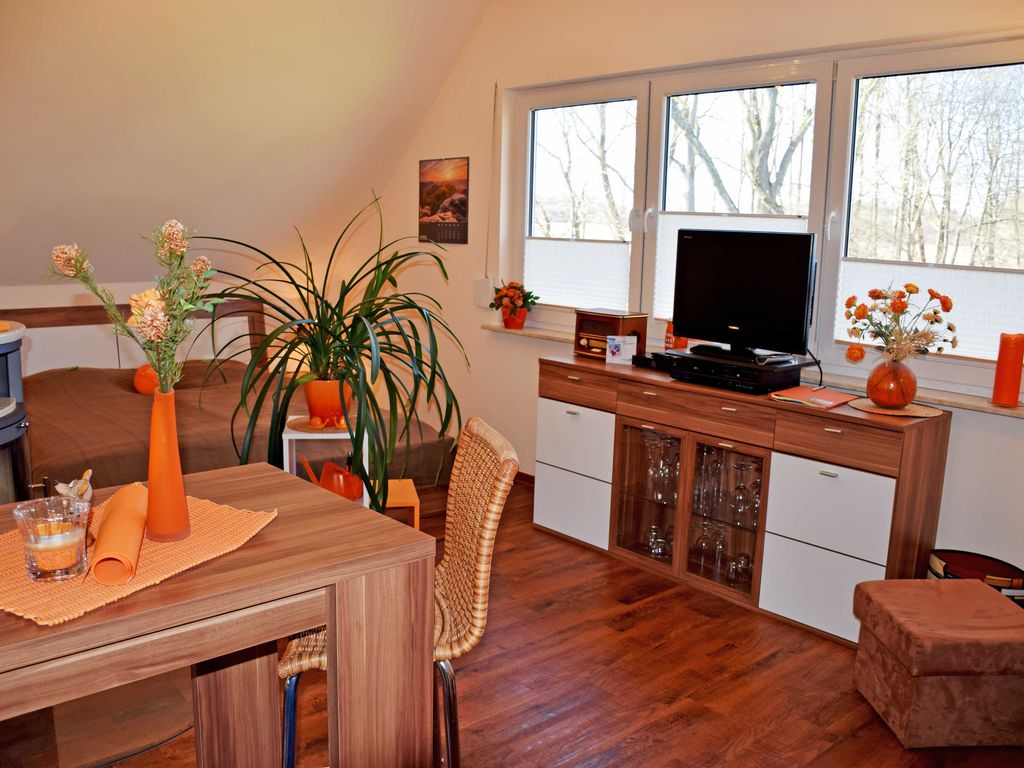 Ferienhaus Regenbogen mit Kamin und Terrasse - Gutshaus-Appartem. mit Kamin, Außenpool und tlw. Sauna***** detail 2