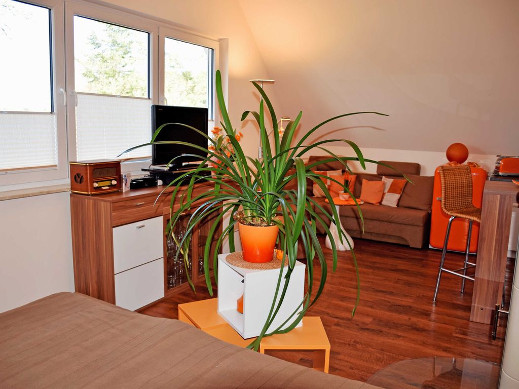 Ferienhaus Regenbogen mit Kamin und Terrasse - Gutshaus-Appartem. mit Kamin, Außenpool und tlw. Sauna***** detail 1