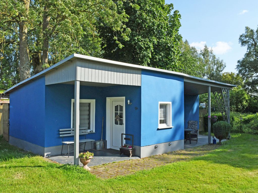 Ferienhaus mit Kamin und Terrasse
