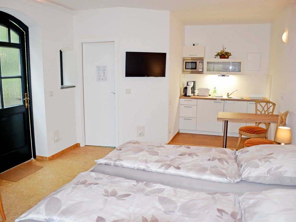 08 Ferienwohnung mit Terrasse - Ferienhof auf Rügen detail 1