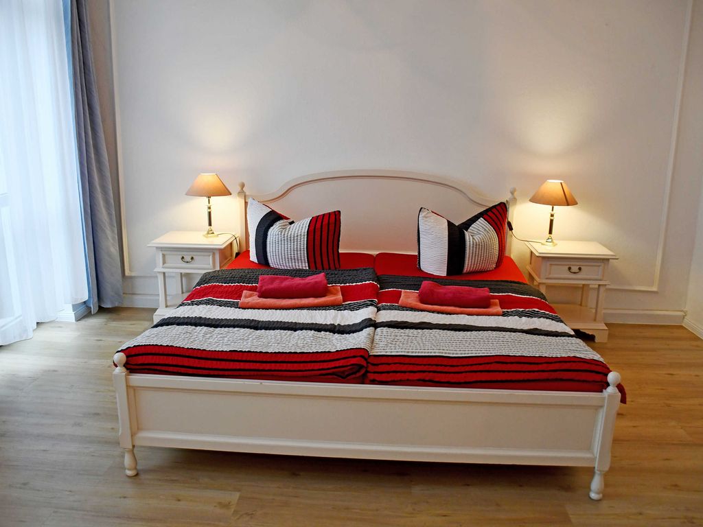 08 Juniorsuite mit Balkon (2-Raum) - Villa im Ostseebad Baabe detail 1