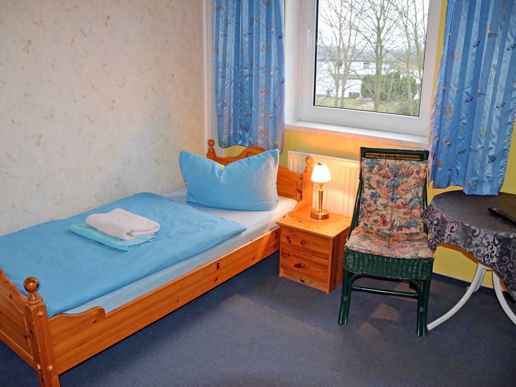 06 Einzelzimmer
