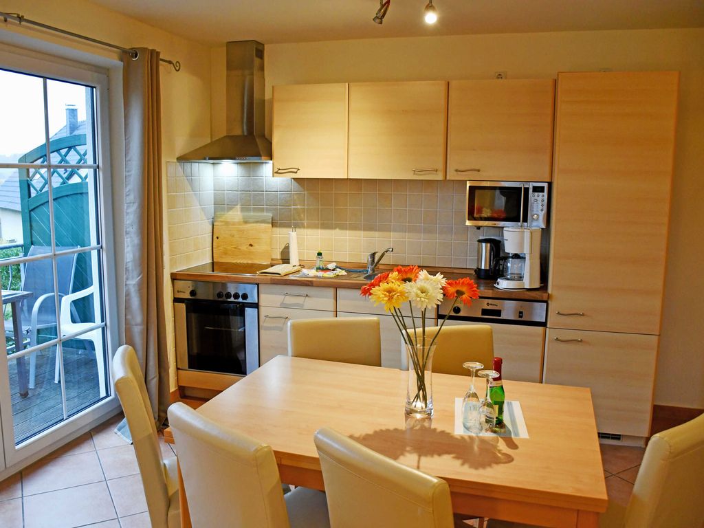 03 Ferienwohnung mit Balkon - Ferienhaus Alt-Baabe mit Terrasse oder Balkon detail 1